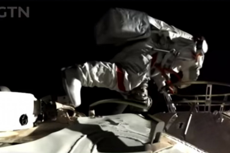Trenuci za istoriju: Kineski astronauti "prošetali" svemirom (VIDEO)