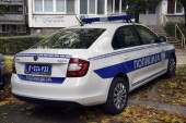Hapšenje u Zrenjaninu: Nasrnuli na četiri devojke, lomili po lokalu