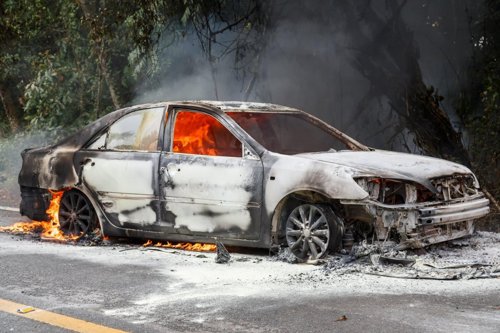 Zapalio automobil, pa šutirao policajce: U okviru akcije "Gnev", uhapšen muškarac u Paraćinu