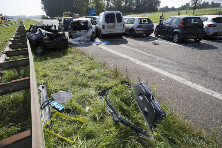 Lančani sudar na auto-putu: Zakucala se četiri vozila, saobraćaj obustavljen u smeru ka Šidu!