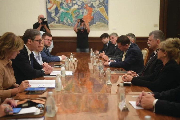Istorijski nivo odnosa dveju zemalja: Vučić razgovarao sa predsednikom mađarskog parlamenta (FOTO)