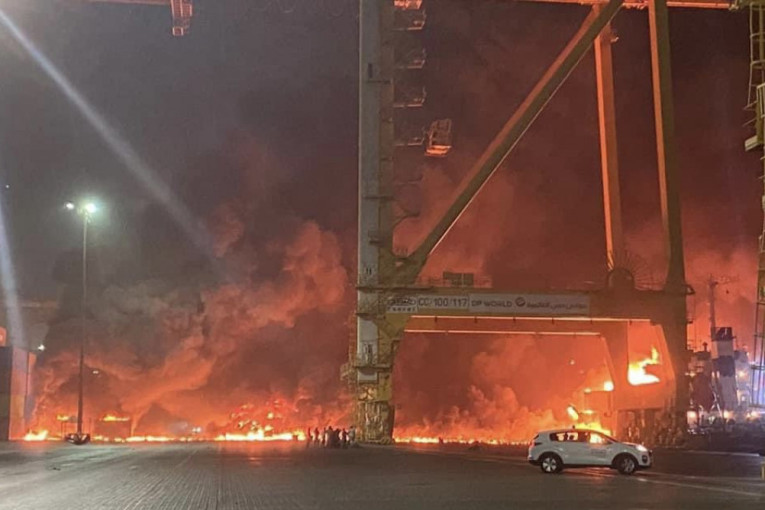 Prvi snimci posle razorne eksplozije u Dubaiju: Od luke nije ostalo ništa (VIDEO)