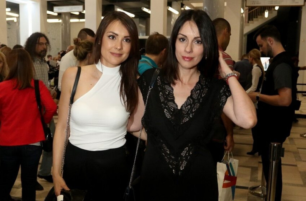 Ispovest Dragane Mićalović o detinjstvu, prvoj ulozi i borbi: Nisam htela da budem "ona što je došla preko sestre"