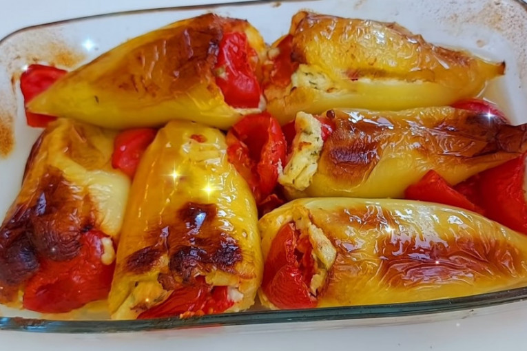 Recept dana: Paprike punjene sirom, lagano letnje jelo koje će vas dobro zasititi, a neće opteretiti