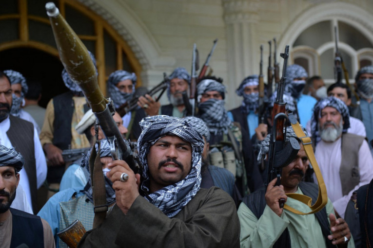 Talibani upali u kancelariju guvernera Kandahara: Snimili luksuznu unutrašnjost dok napolju seju strah (VIDEO)