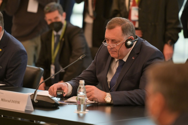 "Srbi ne uče istoriju na silu, Srbi je pišu!"