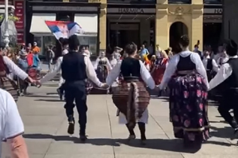 Srpski tradicionalni ples oduševljava svet: Zaigrali kolo na proslavi 50 godina Frankofonije (VIDEO)
