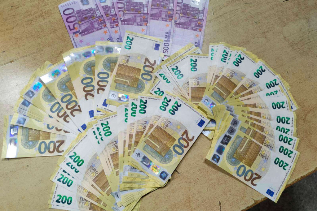 Prijavili 3.000 evra, a onda su carinici otkrili ogromnu sumu novca na Gradini (FOTO/VIDEO)