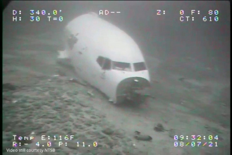 "Boing" završio u moru: Delovi nađeni na dubini od 120 metara, posada se jedva spasla (FOTO)