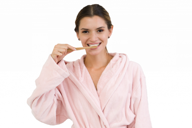 Četiri znaka da zube četkate prejako i četiri načina da to popravite