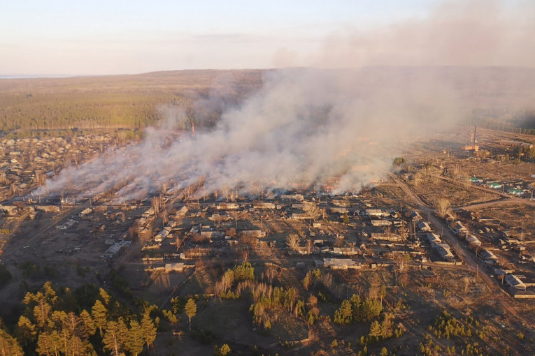 Nezapamćeni požari u Sibiru: Gori 800.000 hektara zemlje, za sve su krive klimatske promene (VIDEO)