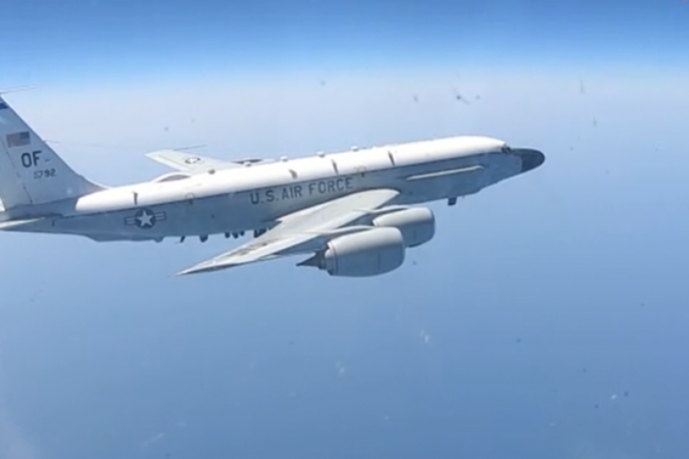 Još jedan okršaj iznad Crnog mora: Ovako je Su-27 oterao američkog izviđača (VIDEO)
