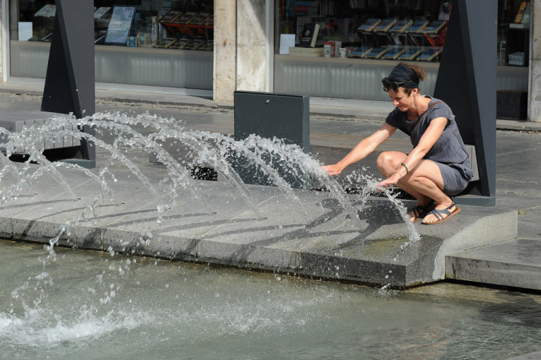 Kupanje na Adi Ciganliji ili odmaranje u Košutnjaku: Spas od vrućine svako traži na svoj način (FOTO)