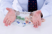Uhapšeno devet osoba zbog falsifikovanja isprava: Prevarom prigrabili milione iz budžeta Republike Srbije!