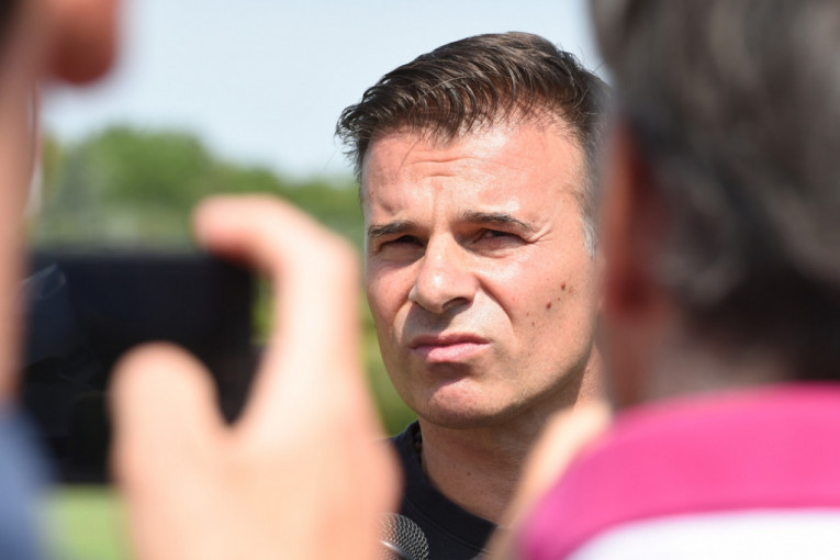 Liga nije ni počela, a Stanojević pecnuo Zvezdu: Teško je boriti se sa timom koji za 4 godine izgubi 4 utakmice (VIDEO)