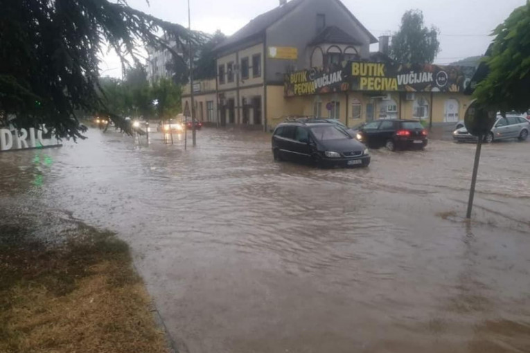 Voda u Modriči se povukla, građani u strahu od novih poplava