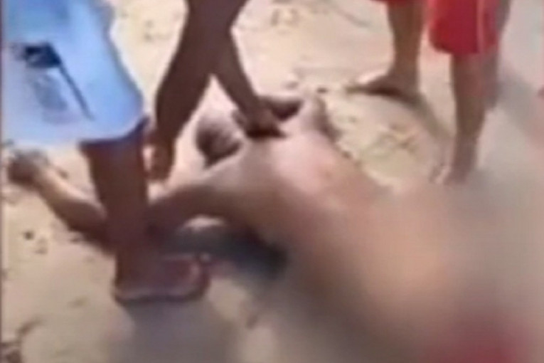 Užasna smrt: Ušao pijan u okean, zgrabila ga ajkula! (UZNEMIRUJUĆ VIDEO)