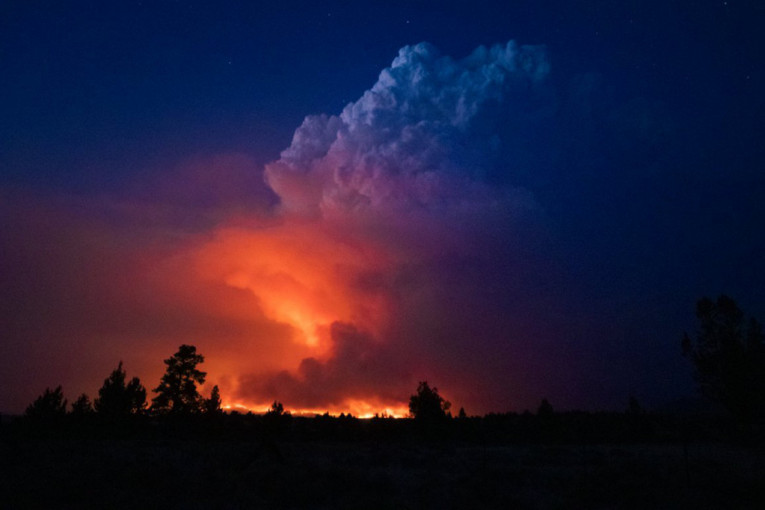Ne smiruje se! Besne požari širom SAD: Najteže u Oregonu, iseljeno oko 2.000 ljudi (FOTO)