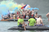Spektakl na vodi na srpski način: Počela Drinska regata, preko hiljadu čamaca zaplovilo rekom (FOTO)