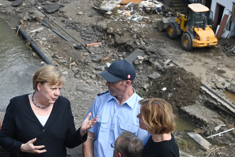 "Nemački jezik nema reči kojima bi mogao da opiše ovu katastrofu": Merkelova u neverici gledala haos posle poplava