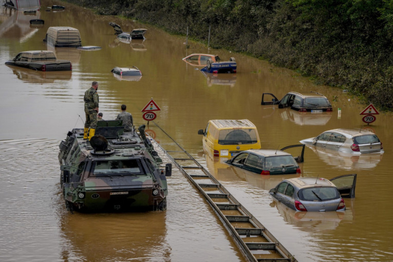 Strašna ispovest Srbina koji je preživeo poplave u Nemačkoj: Nema struje, čuju se sirene, automobili plivaju (FOTO/VIDEO)