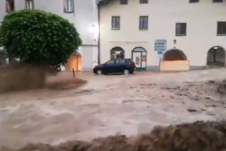 Poplave stigle i u Austriju: Bujica nosi sve pred sobom, nekoliko mesta odsečeno od sveta (VIDEO)