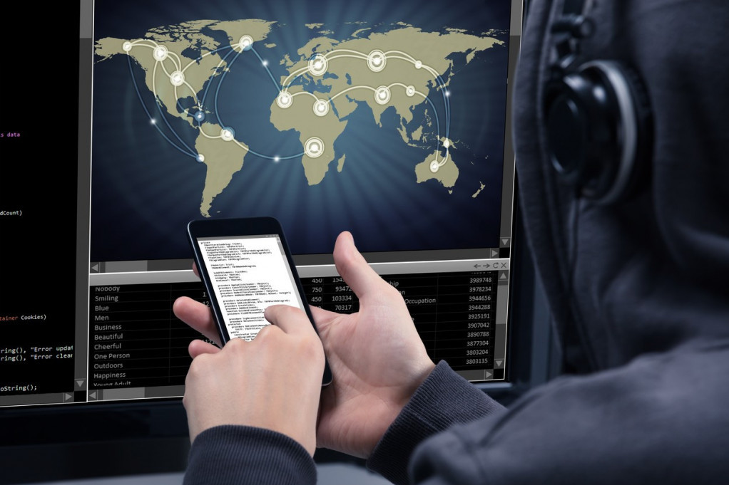 Jedna kompanija nudi više od 700 evra dnevno osobi koja će se “svađati” sa AI četbotom osam sati