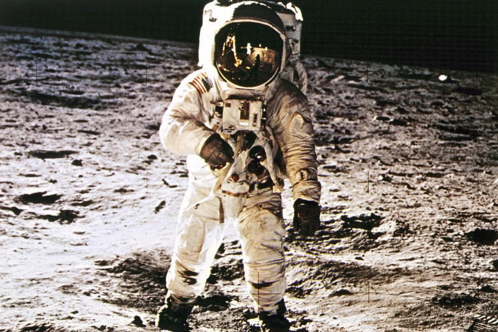 Na današnji dan dva čoveka su sletela na Mesec: Svi se i danas pitaju ko ih je slikao i gde su zvezde?