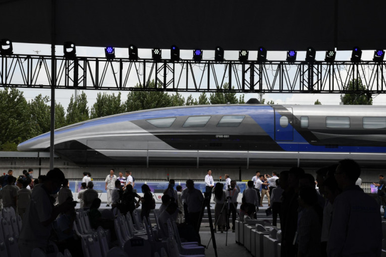 Najnovije moderno tehnološko dostignuće u Kini: Voz dizajniran da postigne brzinu od 600 km na sat (FOTO)