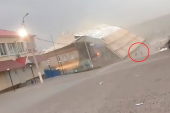 Vetar napravio haos: Odlomio se deo krova i pao pravo na glavu devojčice (VIDEO)