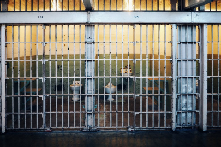 Haos u dva zatvora, sukobile se grupe zatočenika: Najmanje 18 mrtvih, desetine povređenih