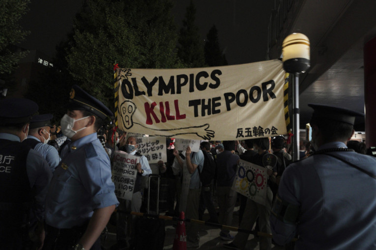 Olimpijske igre u Tokiju upravo otvorene, a ispred stadiona - demonstracije