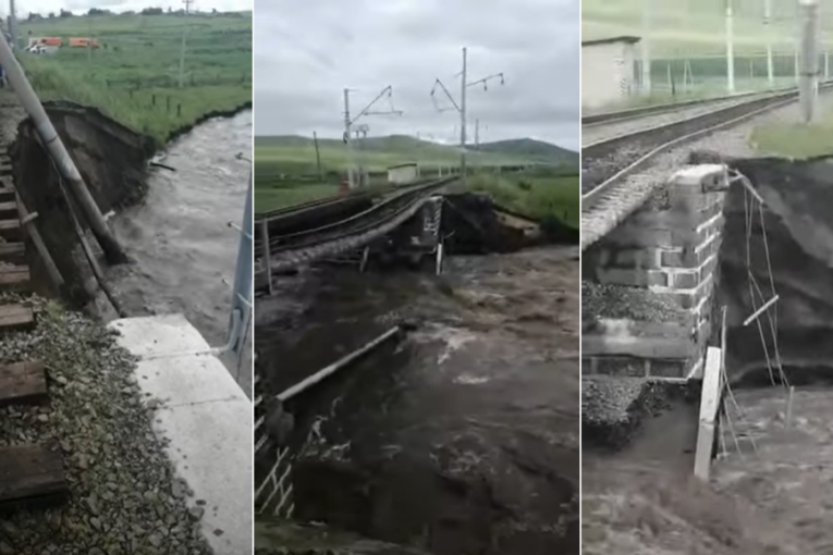 Obilne kiše razorile železnički most u Sibiru: Šine se jedva drže na krhkoj osnovi (VIDEO)