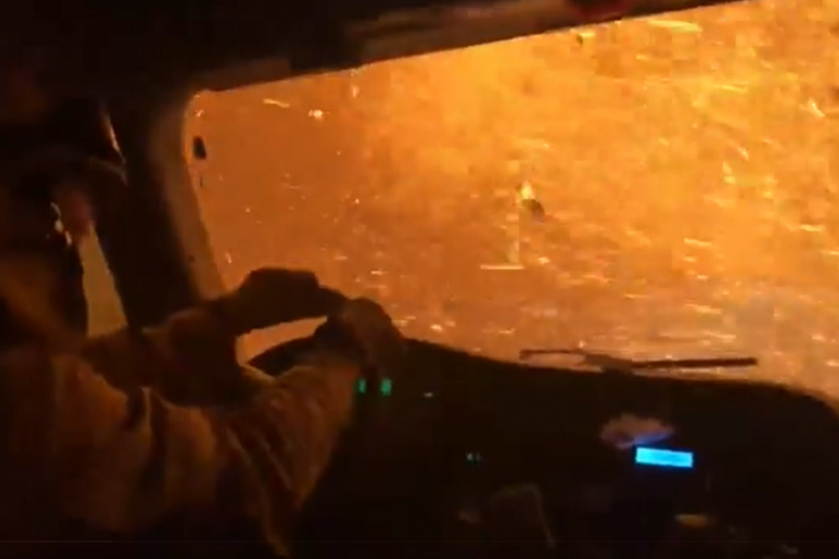 Put kroz pakao: Američki vatrogasci objavili snimak koji je nastao dok su se probijali kroz požar (VIDEO)