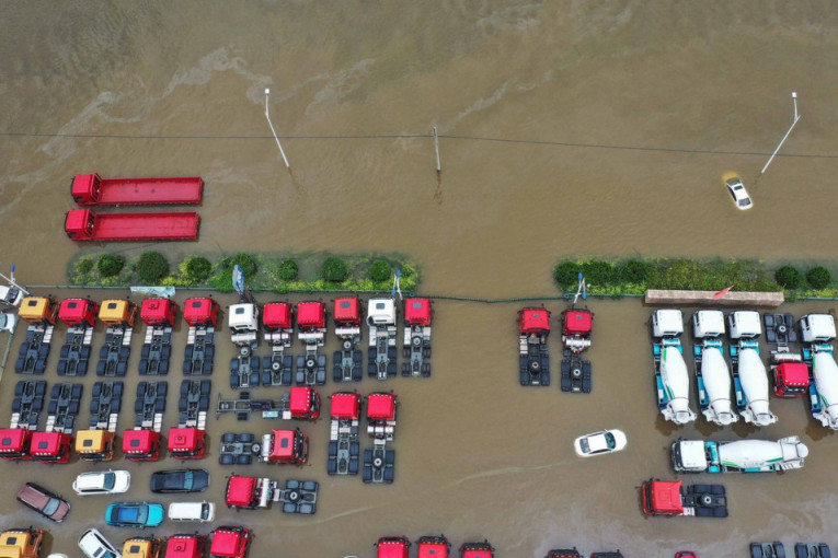 Crni bilans u Kini: Broj mrtvih u poplavama prešao 300