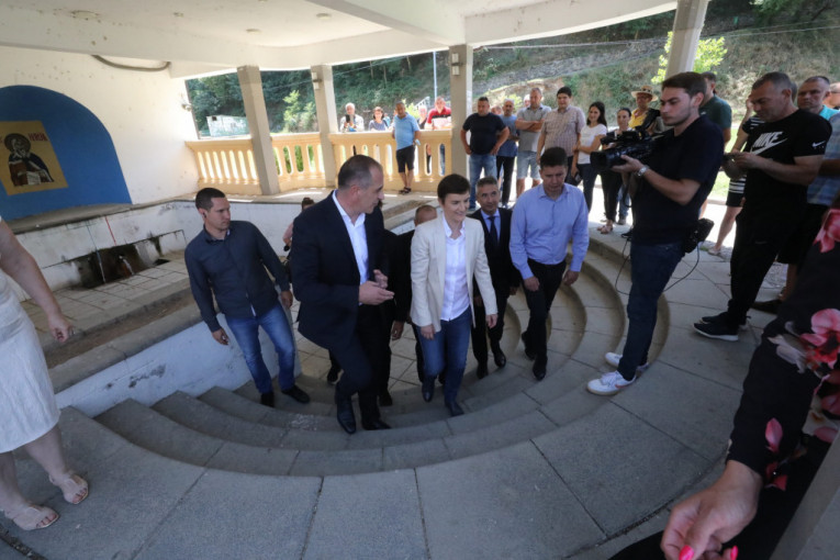 Premijerka završila dvodnevnu posetu Pčinjskom okrugu: O vodi, kulturi, "Geoxu" i boljem standardu