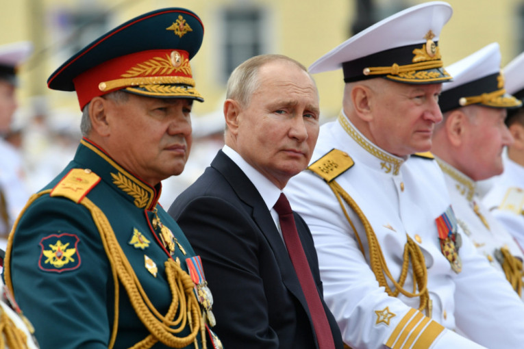 Putin na pomorskoj paradi: Rusija može da otkrije bilo kog neprijatelja i nanese mu smrtonosni udarac