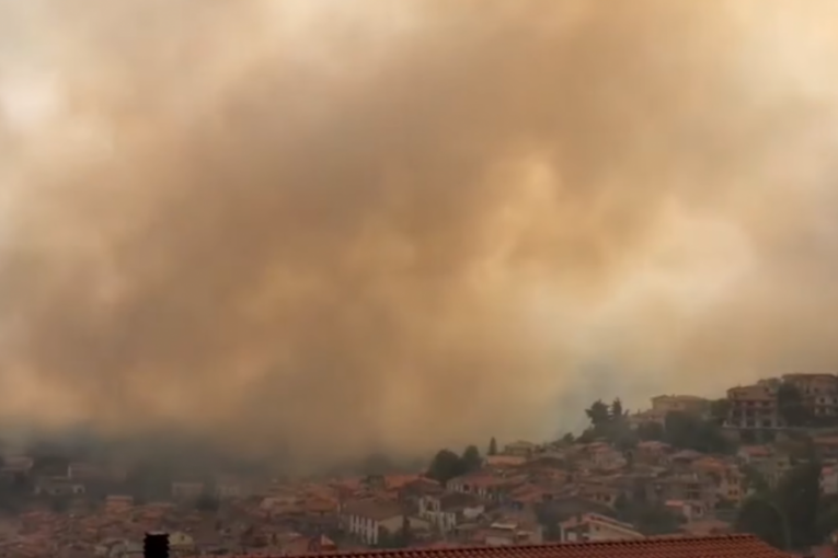Pakleno na Sardiniji: Veliki požar besni, hiljade evakuisane (VIDEO)
