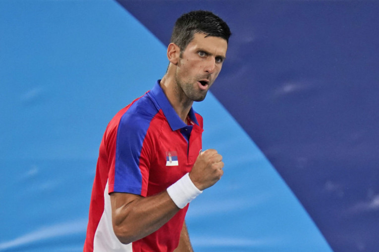 Dok se bori protiv "vetrenjača": Novaku stigla podrška od najboljeg svih vremena