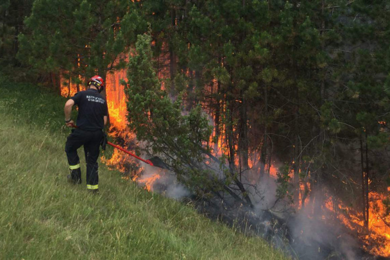 Vulin otkrio lepe vesti: Požari kod Nove Varoši i Priboja lokalizovani!