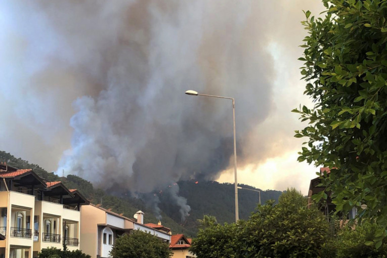 Srpski turisti okruženi požarima u Turskoj (VIDEO)