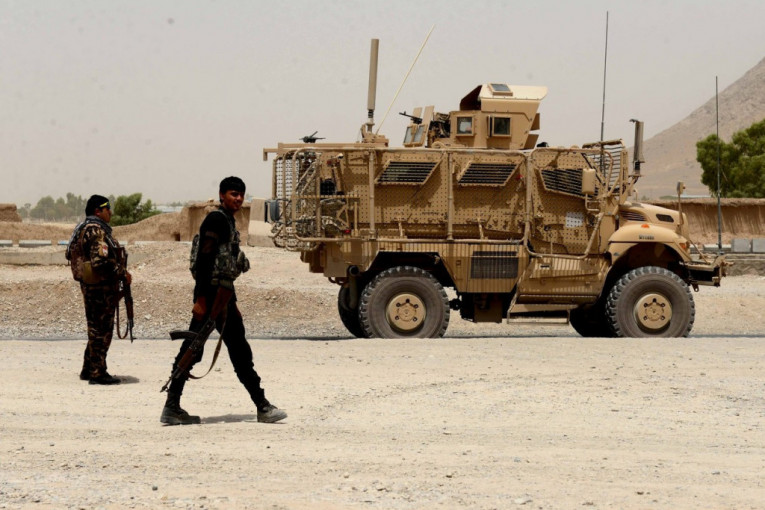 Borba za aerodrom u Kandaharu: Talibani ga gađali raketama, pista oštećena, letovi prekinuti