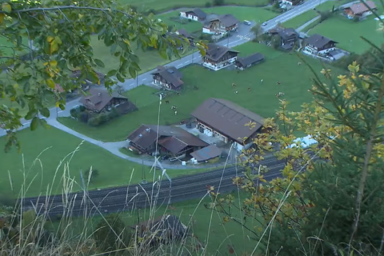 Švajcarsko selo izgleda idilično, ali je bure baruta: Svi moraju da se odsele na 10 godina! (VIDEO)