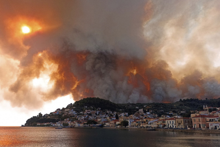 Gori Evija! Užasne scene na grčkom ostrvu, evakuisano 15 sela, stotine kuća izgorelo (FOTO/VIDEO)