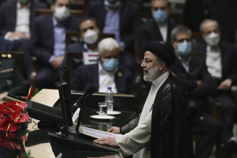 Iran i zvanično dobio novog predsednika: Raisi položio zakletvu pred parlamentom (VIDEO)