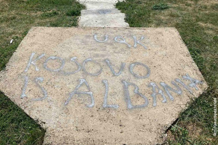 Nova provokacija: Grafiti "UČK" i "Kosovo je Albanija" u rodnom selu kneza Lazara