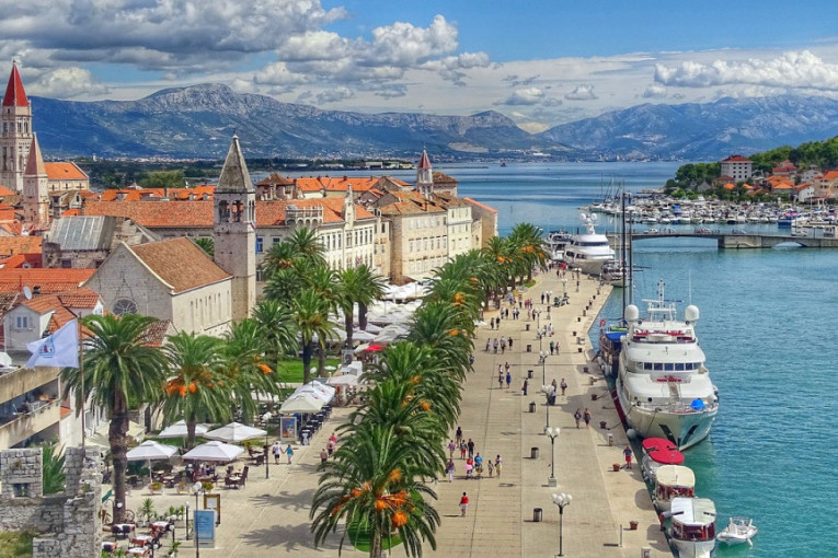 Šta se krije iza prevare turista u Hrvatskoj: Otkazane rezervacije, ljudi ostali na ulici
