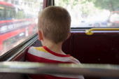 Protiv roditelja dečaka ostavljenog u autobusu kod Lešća neće biti podneta krivična prijava