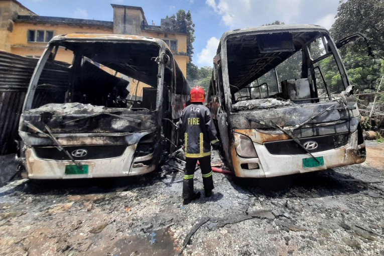 Drama u Negotinu: Izgoreli autobusi na parkingu, sumnja se da je požar podmetnut