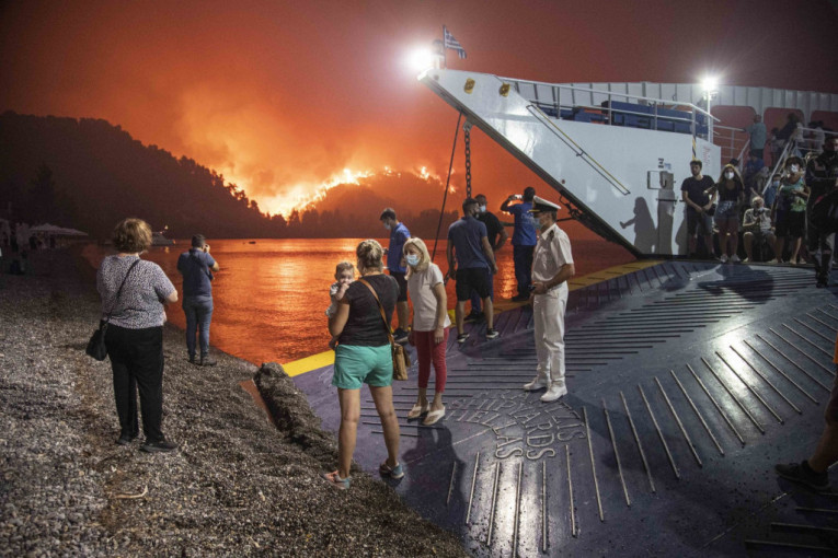 "Evija liči na užarenu loptu, požar je ostavio prah i pepeo": Srpkinja svedoči o biblijskoj katastrofi u Grčkoj (VIDEO)